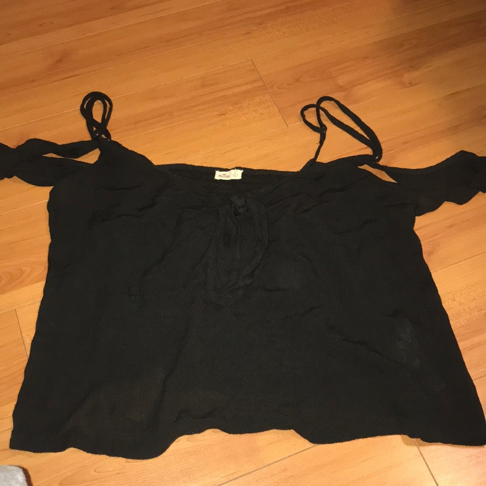 3/$18 Super cute cold shoulder Hollister Top